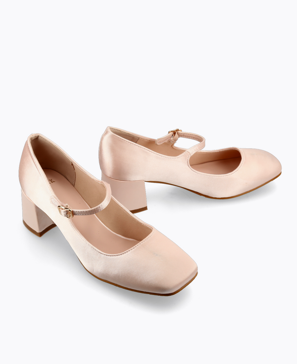 Dainty sneakers 2025