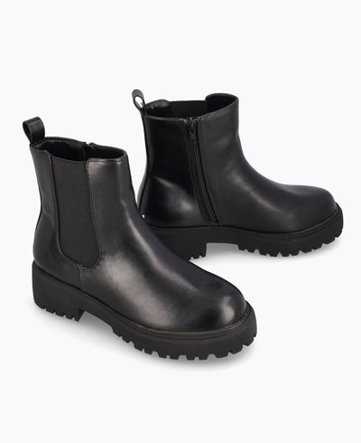 Kaiza Chelsea Boots - Black