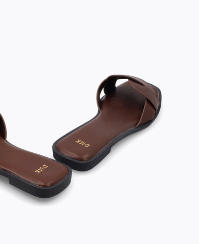 Darla Flat Sandals - Brown