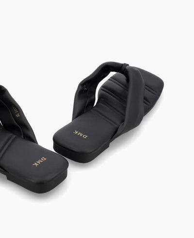 Reiko Flat Sandals - Black